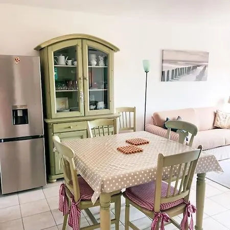 Vue A 200m Des Plages De Juans Les Pins Appartement Antibes